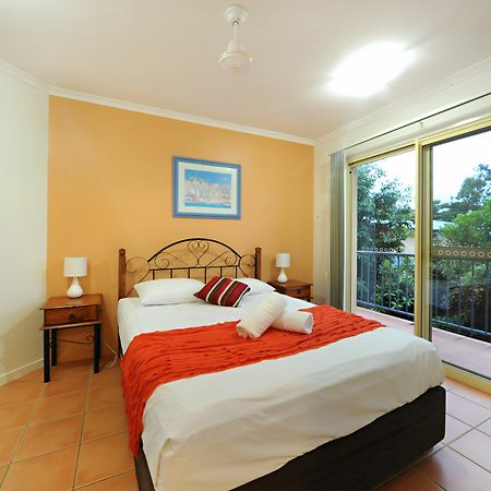 At Beach Court Holiday Villas Airlie Beach Esterno foto