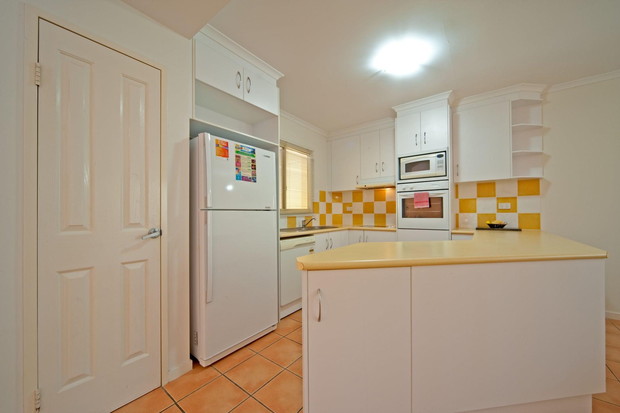At Beach Court Holiday Villas Airlie Beach Esterno foto