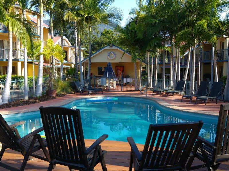 At Beach Court Holiday Villas Airlie Beach Esterno foto