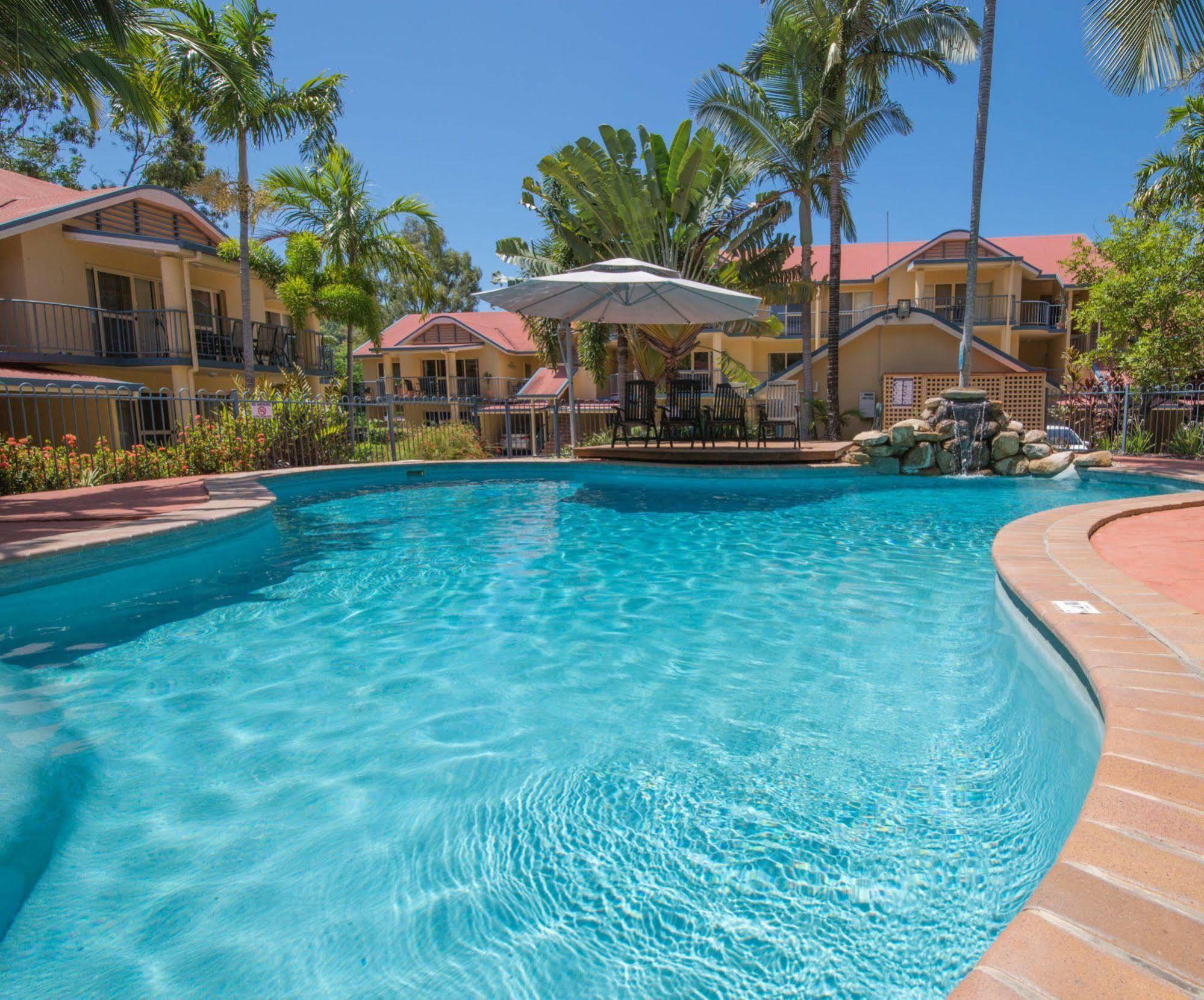 At Beach Court Holiday Villas Airlie Beach Esterno foto