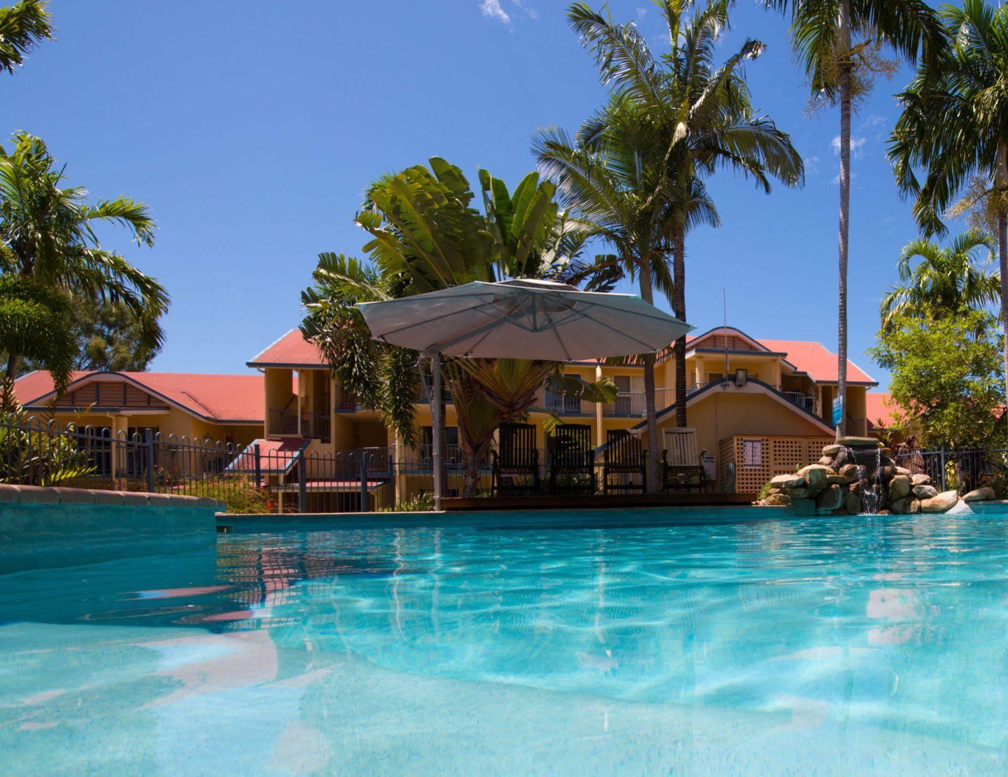 At Beach Court Holiday Villas Airlie Beach Esterno foto