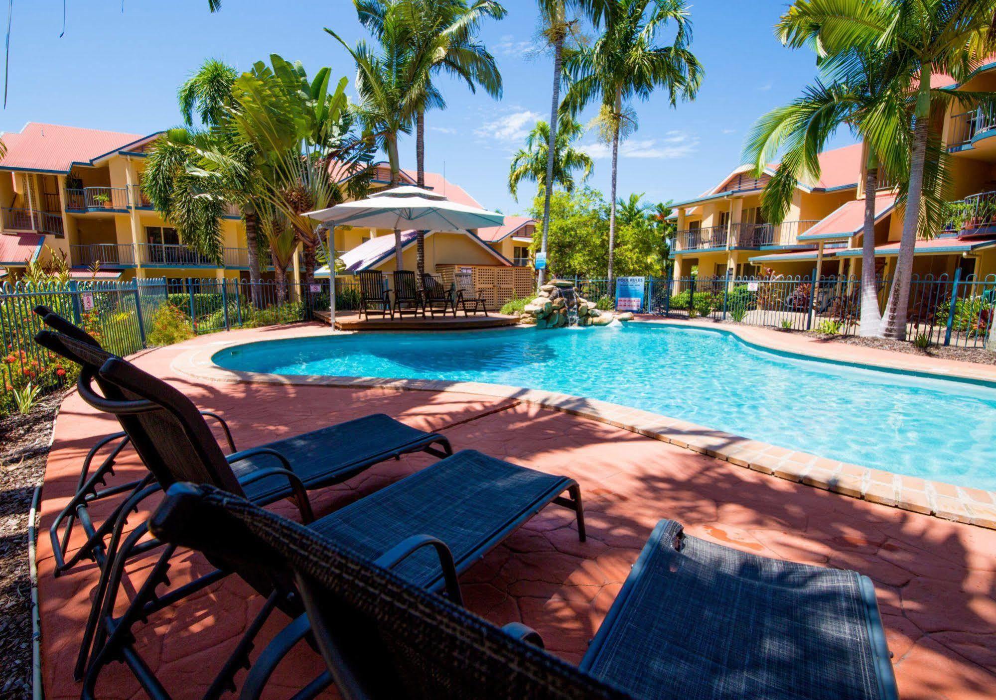 At Beach Court Holiday Villas Airlie Beach Esterno foto