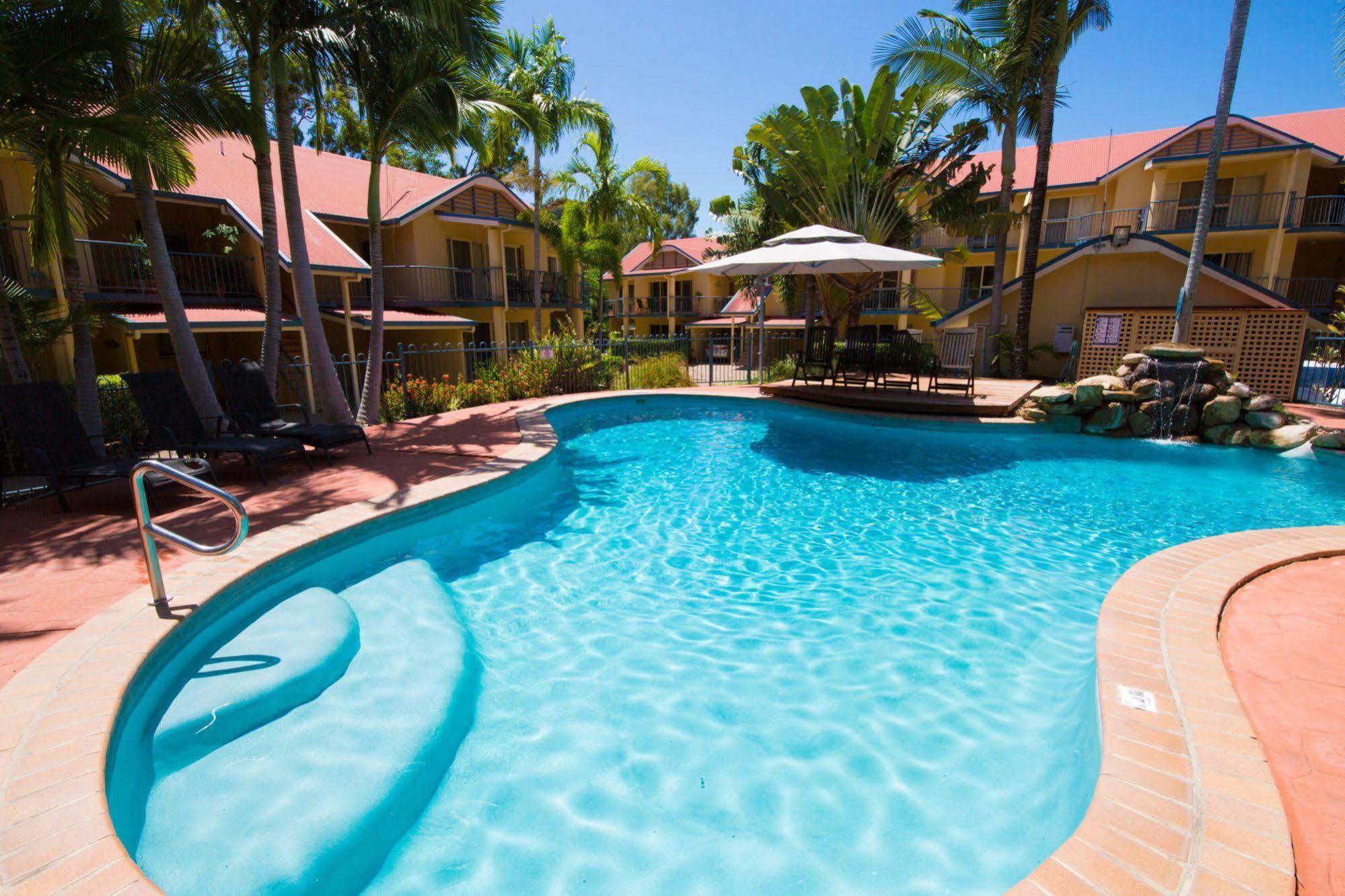 At Beach Court Holiday Villas Airlie Beach Esterno foto