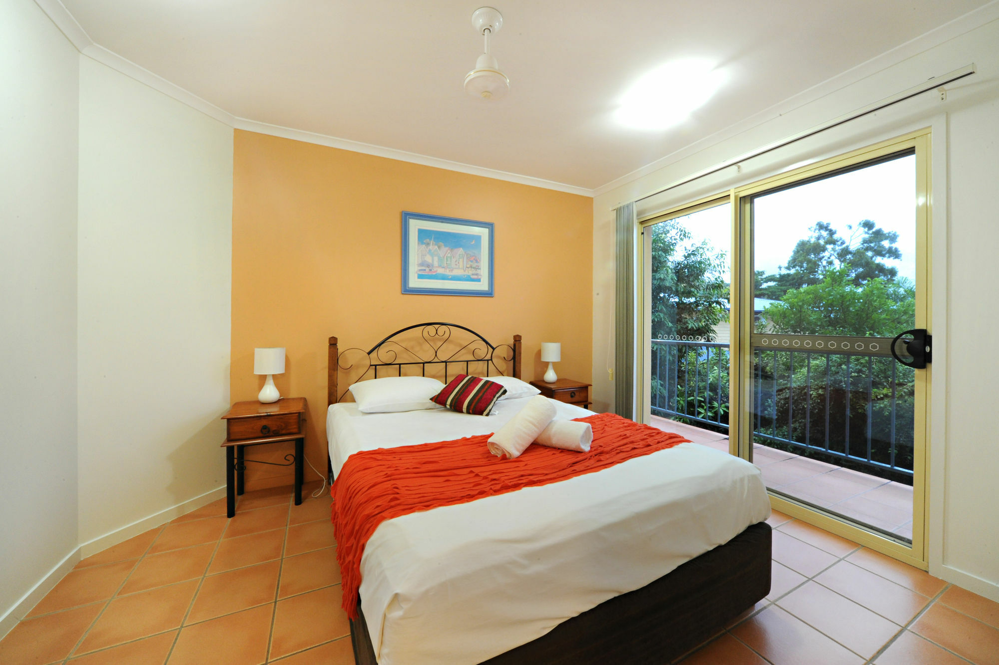 At Beach Court Holiday Villas Airlie Beach Esterno foto
